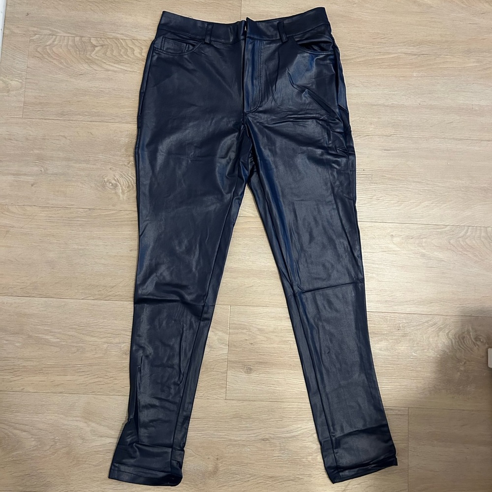 NAVY BLUE LEATHER PANTS 
SIZE M
LIGHTWEIGHT